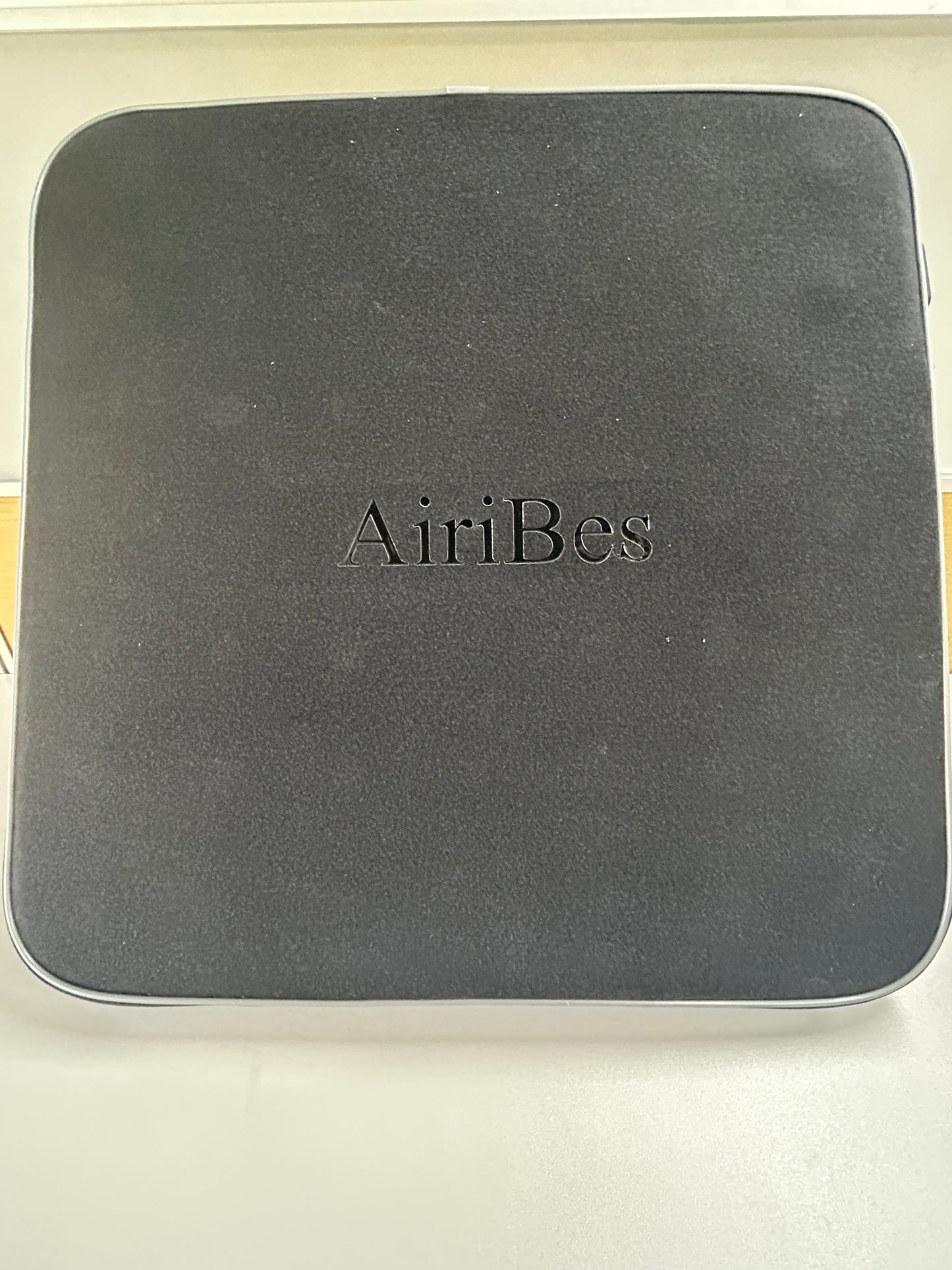 AiriBes-Massaging apparatus for personal use